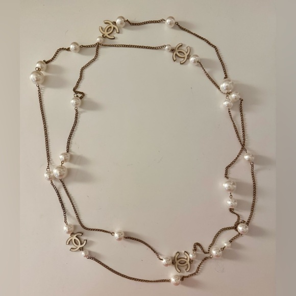 Double CC logo chain and pearl necklace (chanel inspo) - Picture 2 of 5